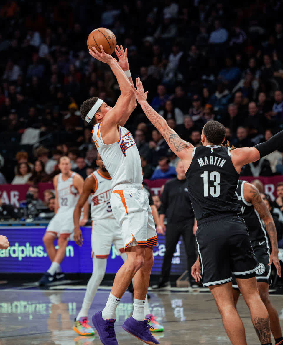 中国九游体育-关于布鲁克林篮网训练开放日，今晚回应争议引欢呼，欧联在即，训练强度明显提升的信息