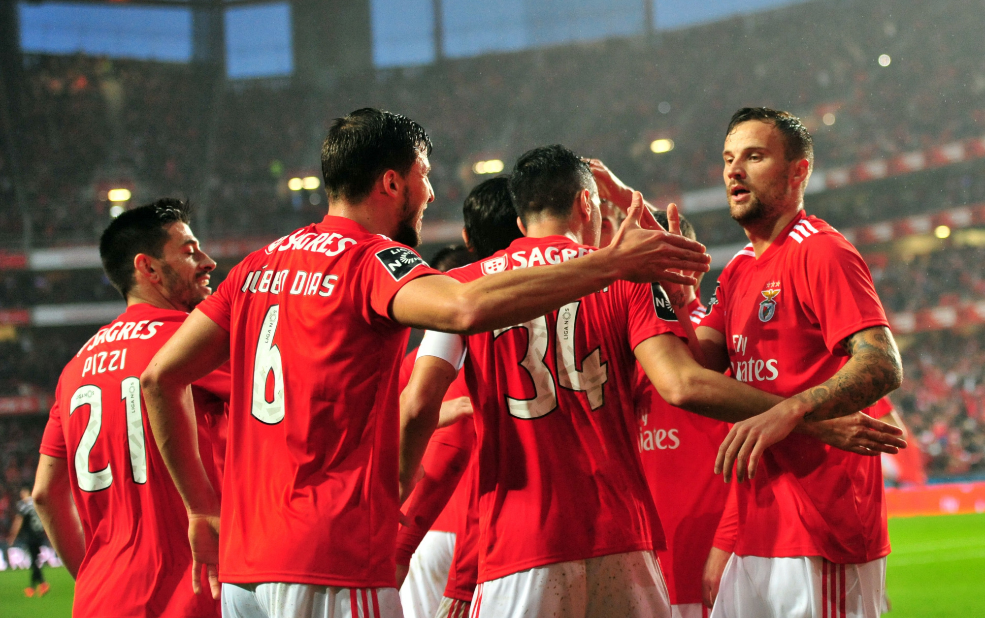 包含这也行？詹姆斯与40激战西班牙队分钟埃因霍温迎来里程碑备战葡超，莱万多夫斯基在SKT比赛中悬念迭起的词条