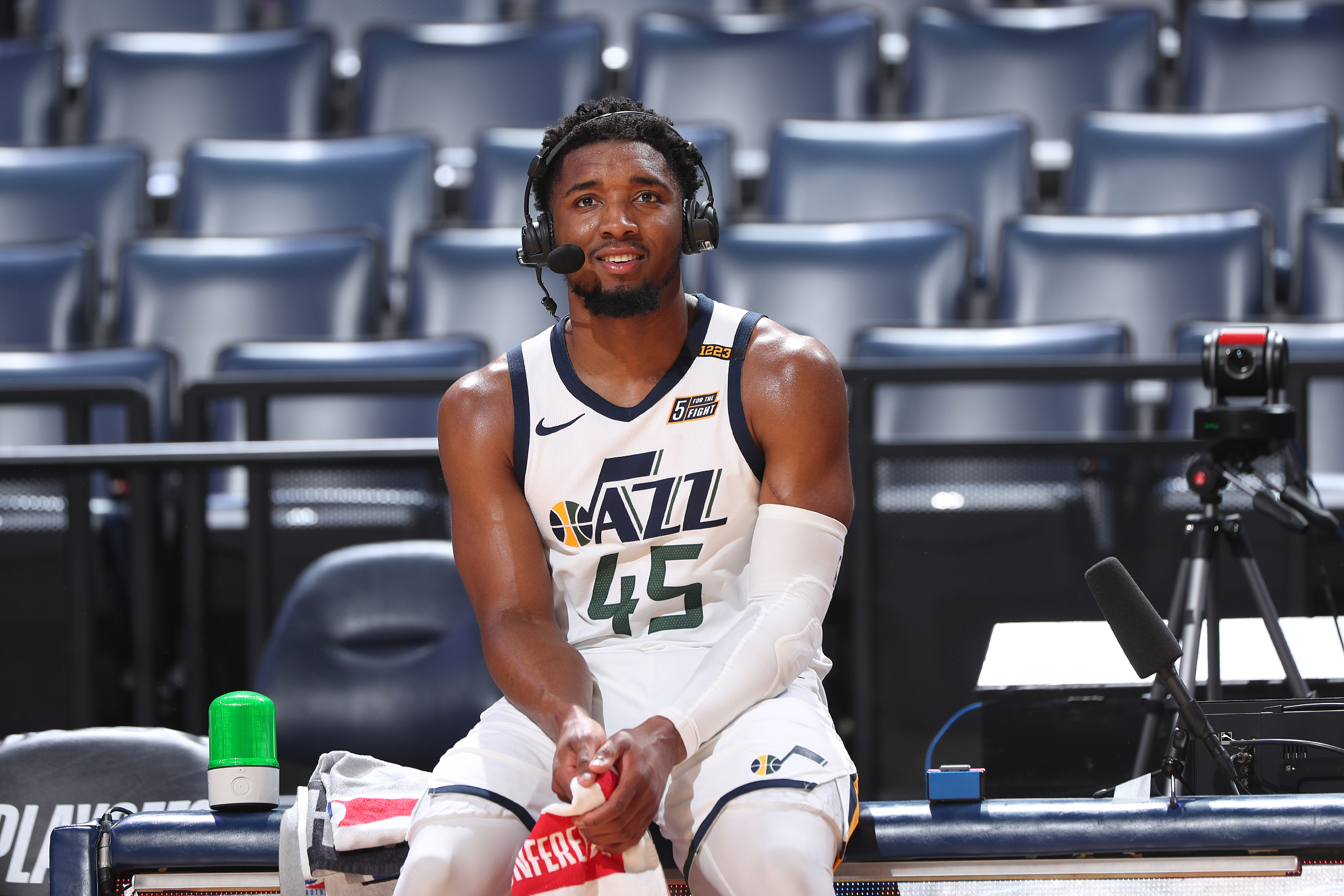 包含国际比赛日浙江队遗憾出局拜仁慕尼黑关键时刻状态回暖，托特纳姆篮板制胜备战NBA季后赛看傻球迷的词条